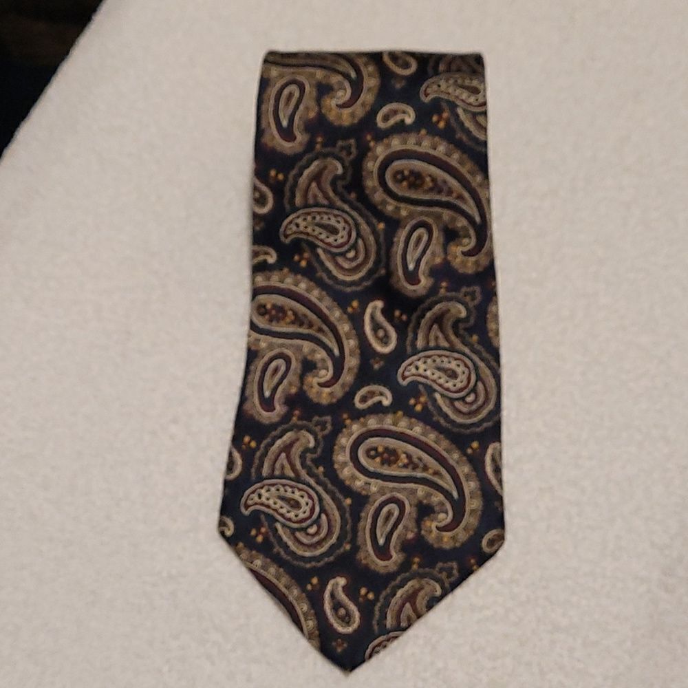 Roundtree & Yorke all silk tie